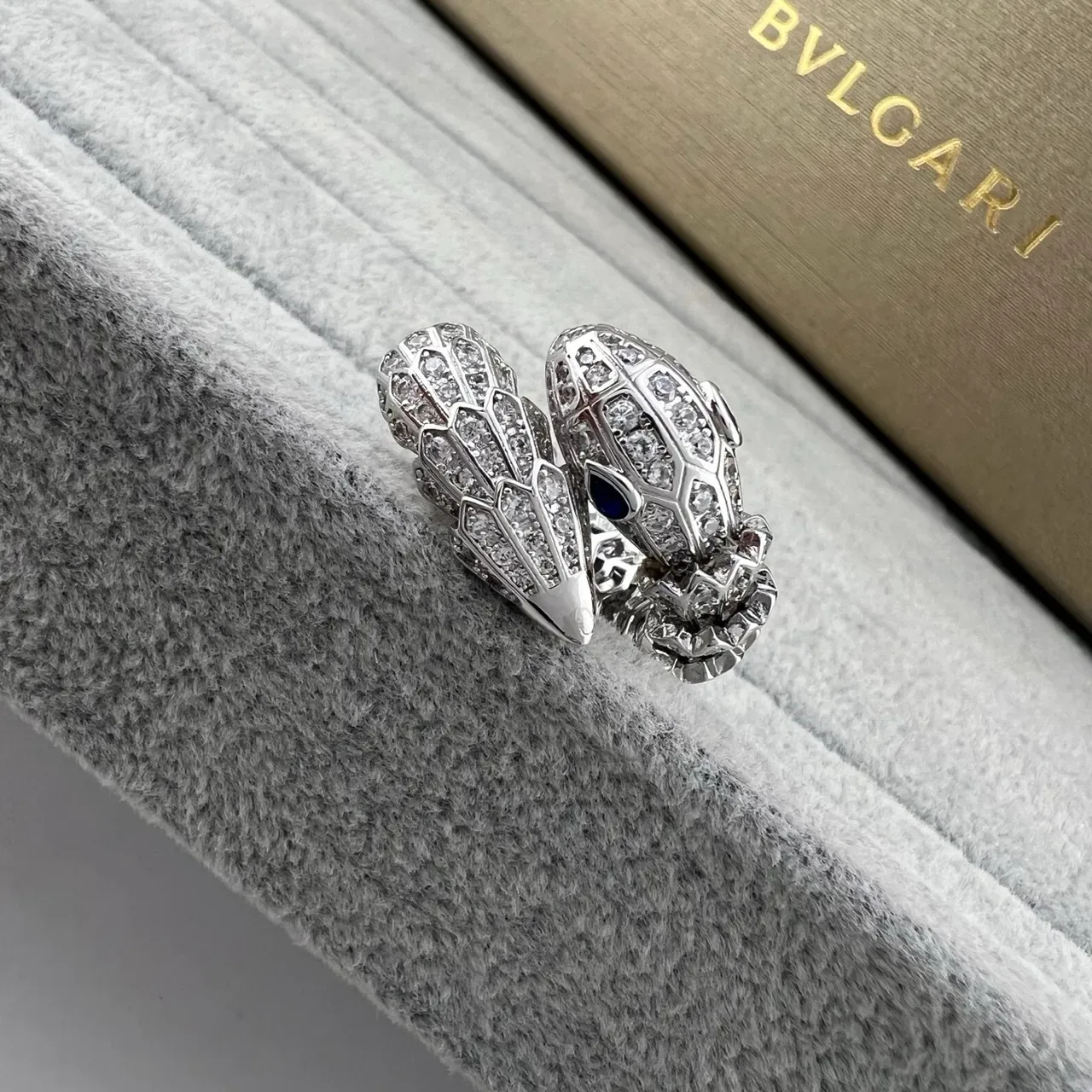 Bvlgari Serpenti Bagues Tête de Serpent Pavé Diamond 3