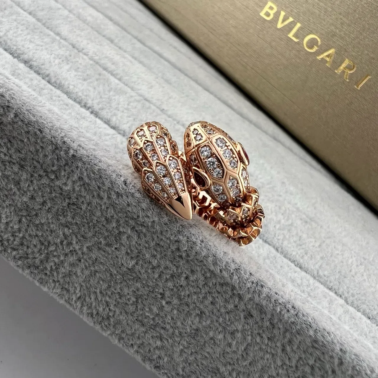 Bvlgari Serpenti Bagues Tête de Serpent Pavé Diamond 4