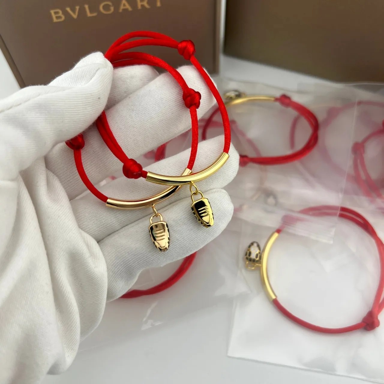 Bvlgari Serpenti লাল কর্ড সোনালি সাপের মাথার চার্মস ব্রেসলেট 3
