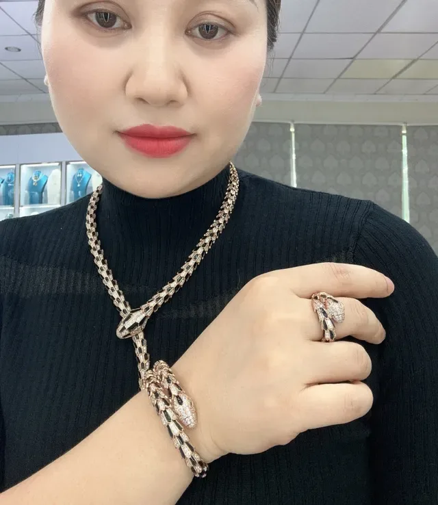 Bvlgari Serpenti Anel Ouro Rosa Esmalte Preto Diamante 2