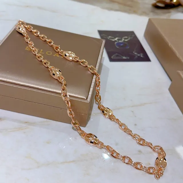 Bvlgari Serpenti Colar com eslabões de cabeça de serpente em dourado rosa 3