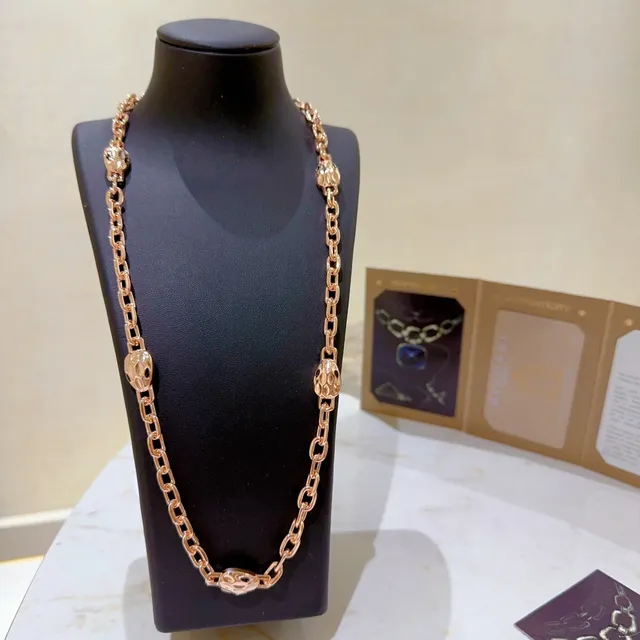 Bvlgari Serpenti Colar com eslabões de cabeça de serpente em dourado rosa 4