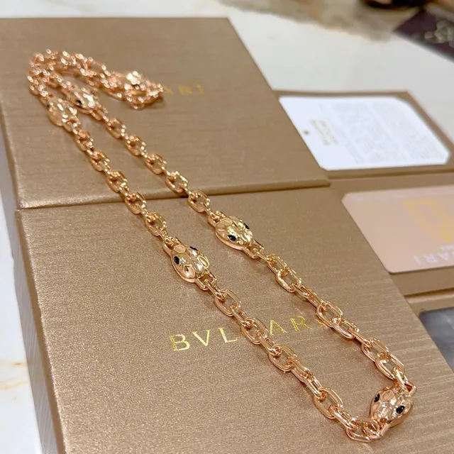 Bvlgari Serpenti Colar com eslabões de cabeça de serpente em dourado rosa 6