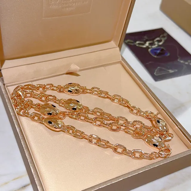 Bvlgari Serpenti Colar com eslabões de cabeça de serpente em dourado rosa 7
