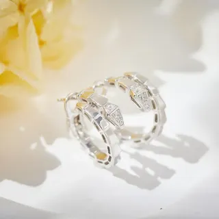 Bvlgari Serpenti सेगमेंटेड पावे हूप ईयररिंग्स