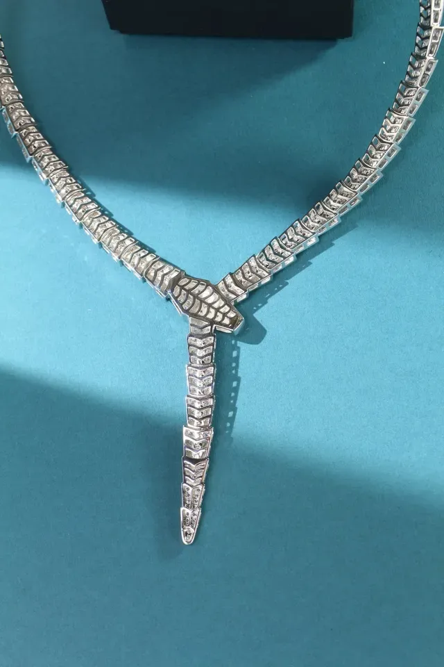 Bvlgari Collar Plata Blanca con Diamantes Pavé-Set en Forma Serpentina Articulada 4