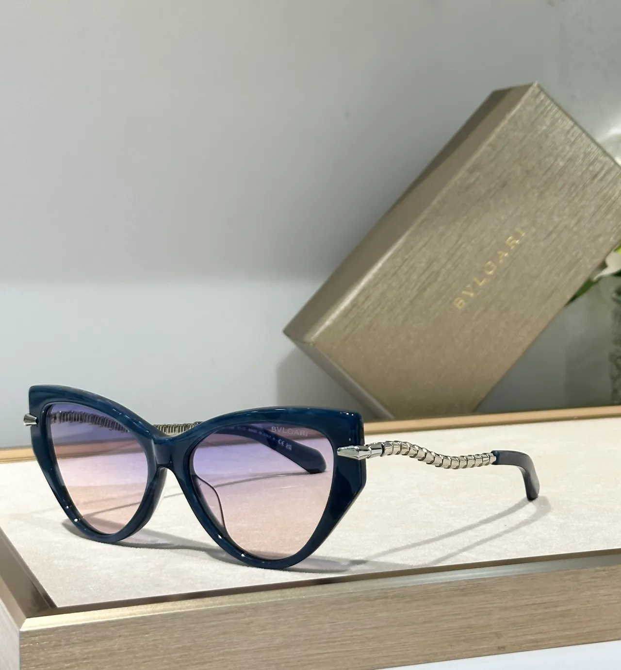 Bvlgari Branco e Dourado Montura de Acetato Silhueta Ocular Óculos de Sol 6