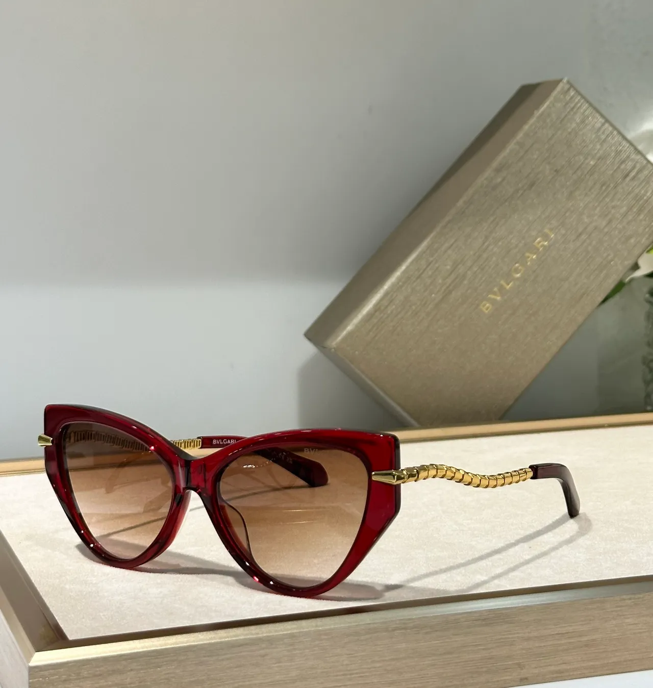 Bvlgari Branco e Dourado Montura de Acetato Silhueta Ocular Óculos de Sol 7