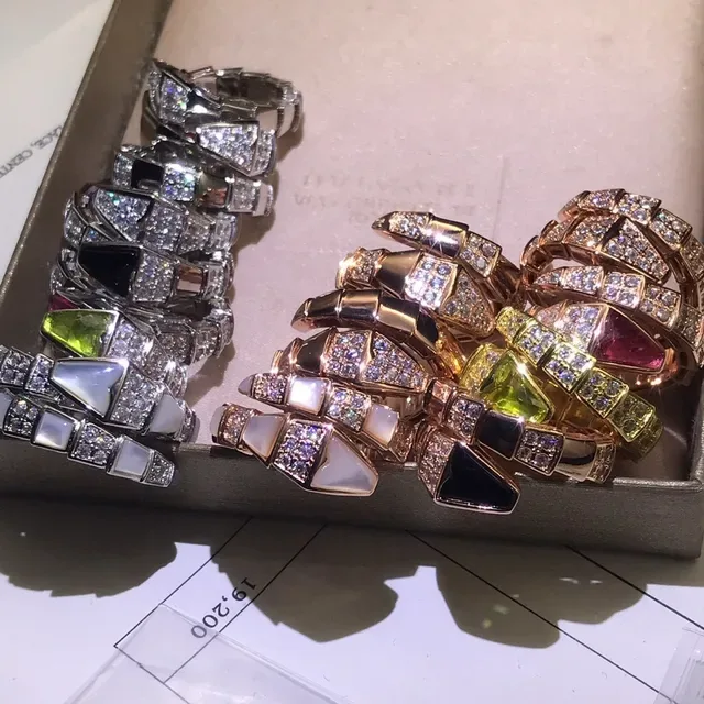 Bvlgari Anel de Ouro Branco Segmentado Serpentine Madreperla e Pavé Diamante 2