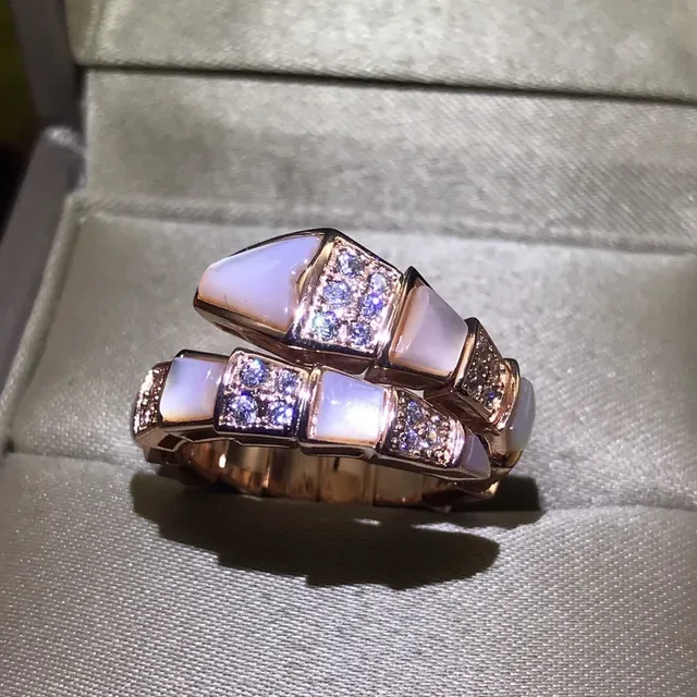 Bvlgari Anel de Ouro Branco Segmentado Serpentine Madreperla e Pavé Diamante 5