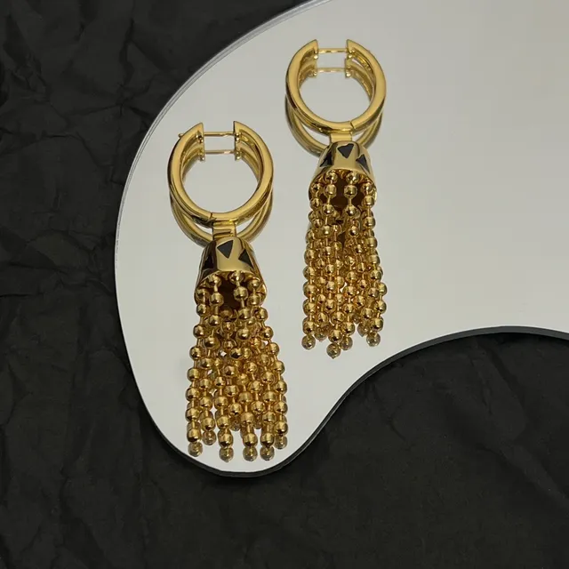 Cartier Boucles d'oreilles dorées à cercles avec franges de perles 3