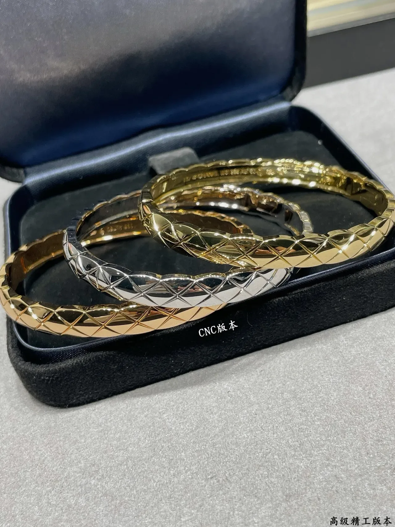 Cartier Juste un Clou Bracelet Or Émaillé Matelassé 6