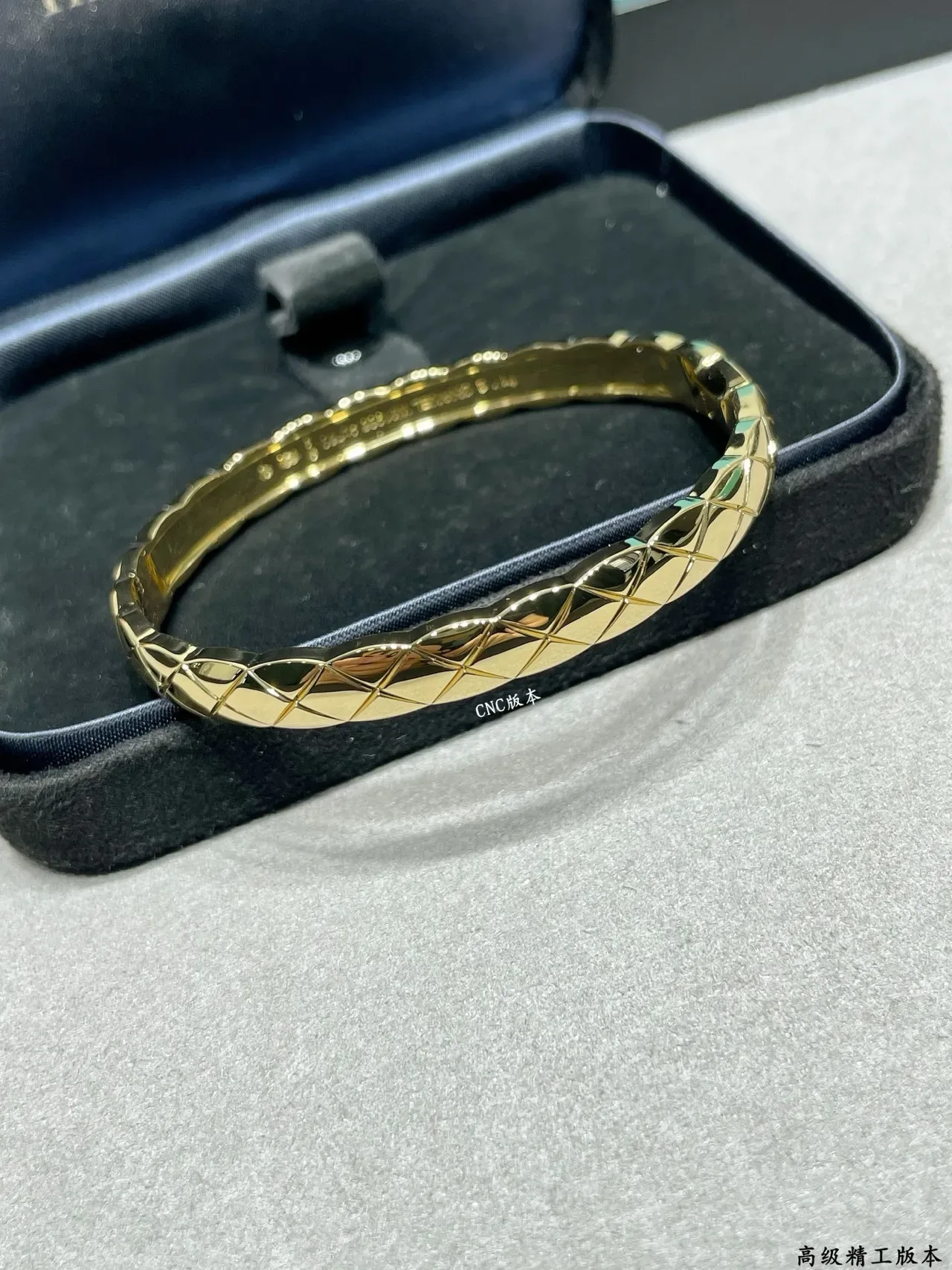 Cartier Juste un Clou Bracelet Or Émaillé Matelassé 7