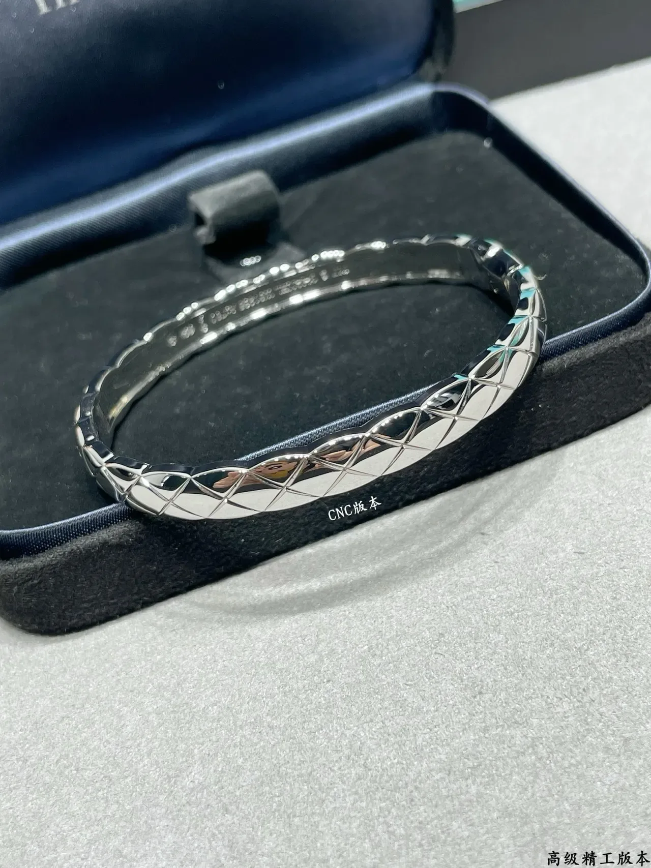 Cartier Juste un Clou Bracelet Or Émaillé Matelassé 8