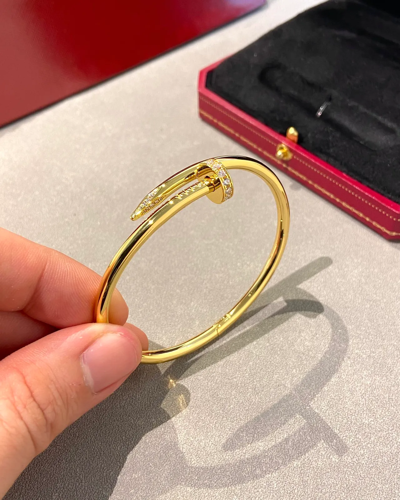 Cartier Juste un Clou Petit Modèle Pavé Diamant Or Jaune Bracelet 9