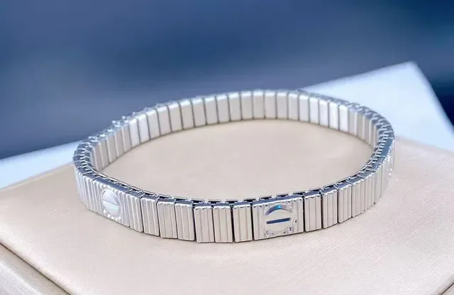 Cartier Love 手链 玫瑰金 银色 黄金 金属 2