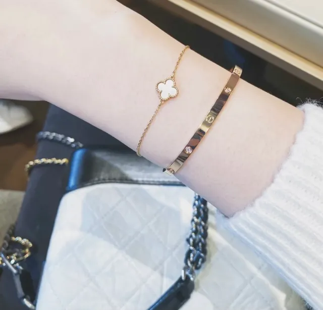 Cartier Love Bracelet or de trois couleurs serti de diamants motif de vis bracelet 9