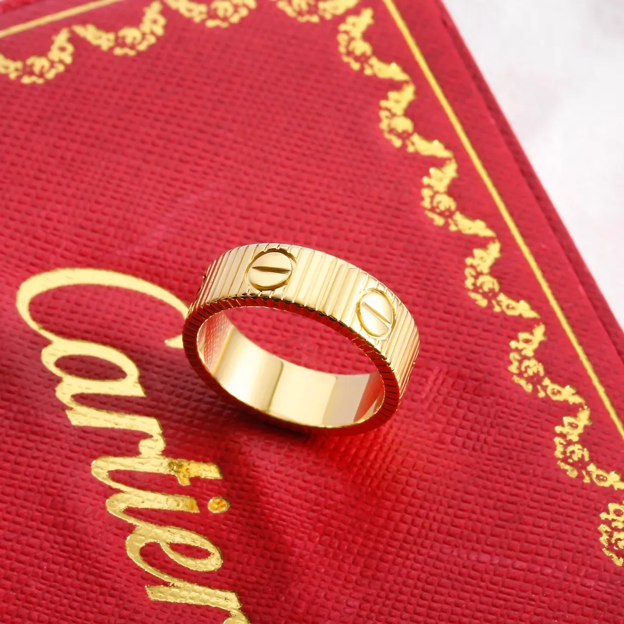 Anel Love Cartier Ouro Motivo de Parafuso Acanalado 3