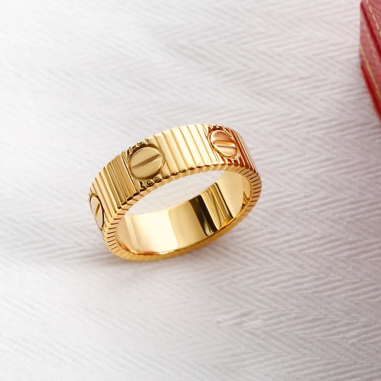Anel Love Cartier Ouro Motivo de Parafuso Acanalado 4