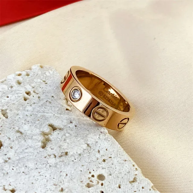 حلقة Cartier Love فضي احمر نطاق معدن مصقول بسيط دائري براقة مقطوع حجر 3