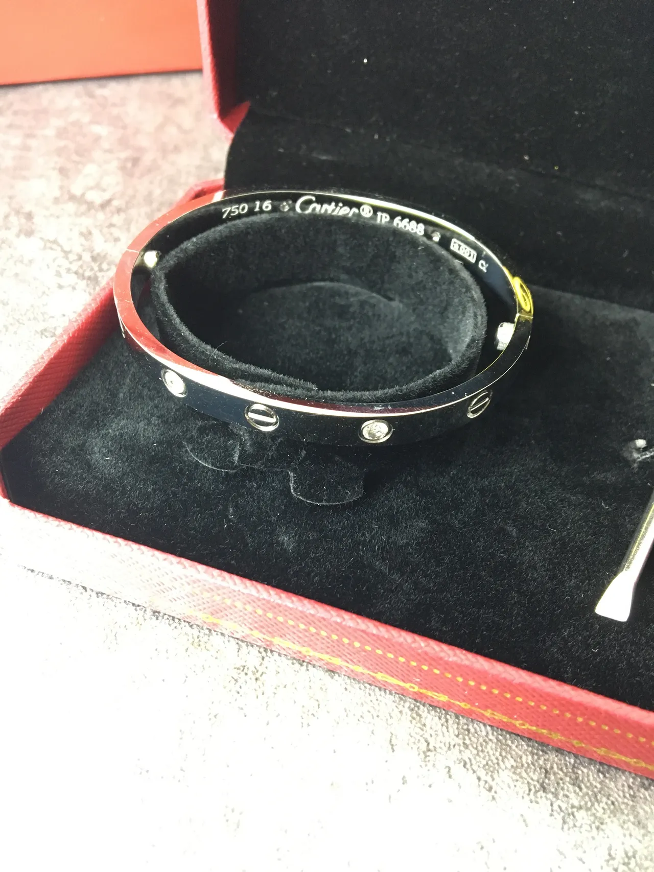 Cartier Love Bracelet en métal poli avec fermeture motif vis argent rouge 4