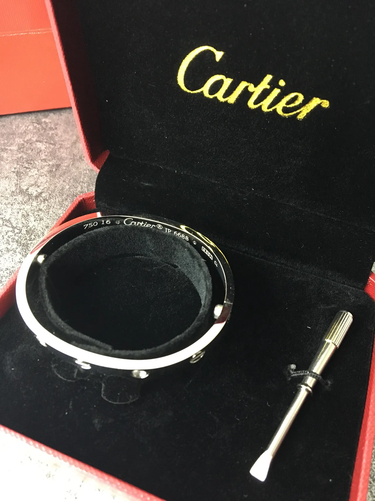 Cartier Love Bracelet en métal poli avec fermeture motif vis argent rouge 5