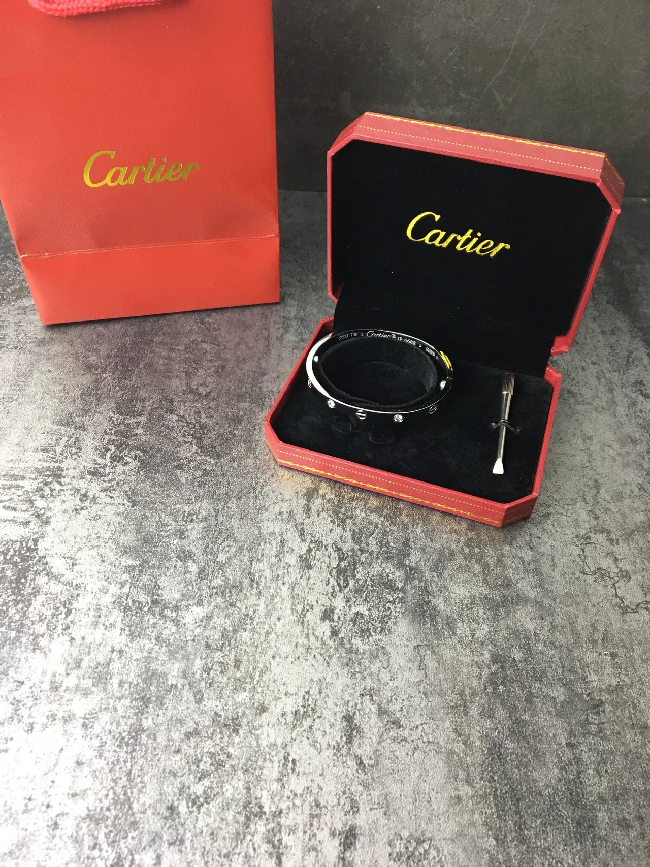 Cartier Love Bracelet en métal poli avec fermeture motif vis argent rouge 6