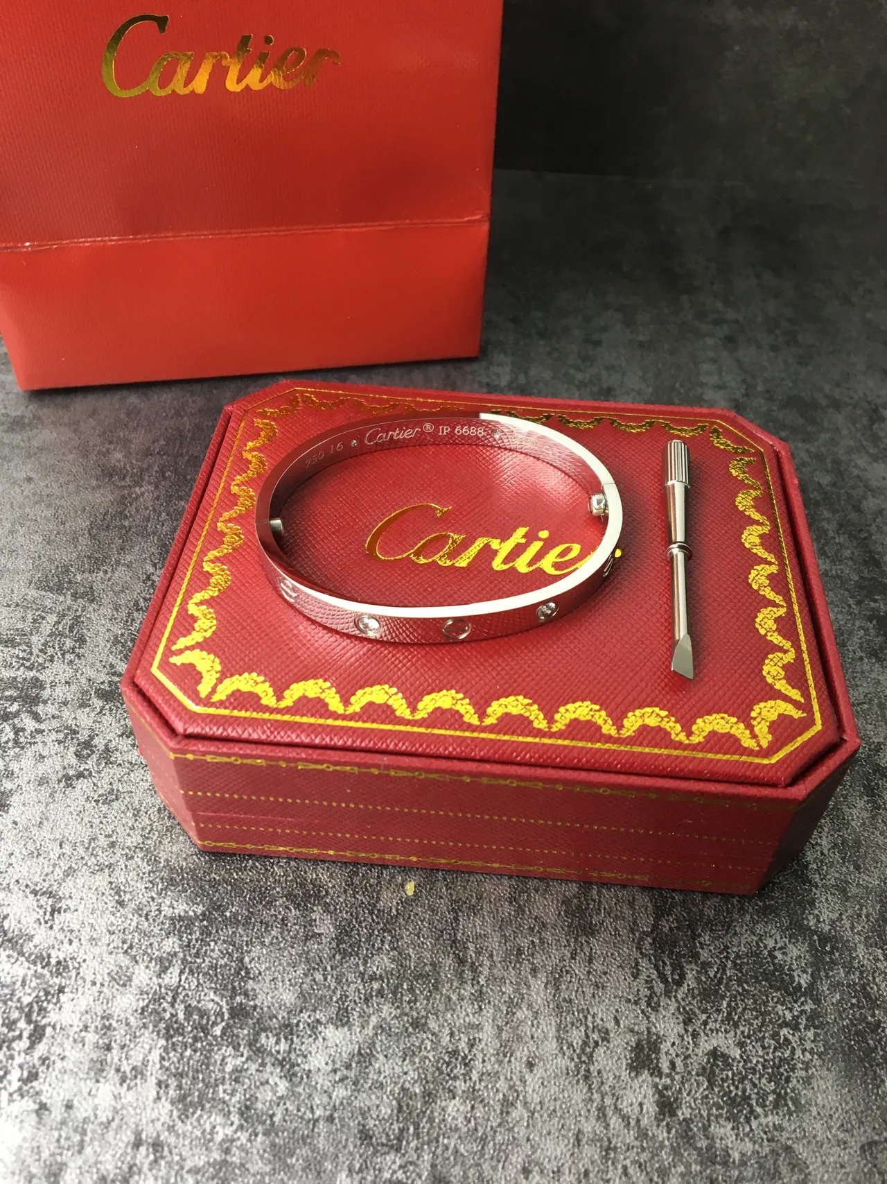 Cartier Love Bracelet en métal poli avec fermeture motif vis argent rouge 7