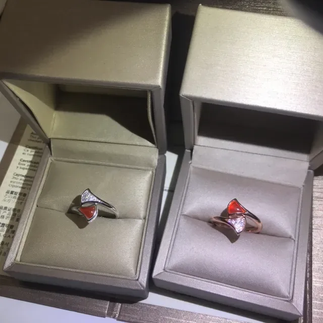 Bague Cartier or rouge asymétrique avec bande ouverte pavé diamants triangulaire 3