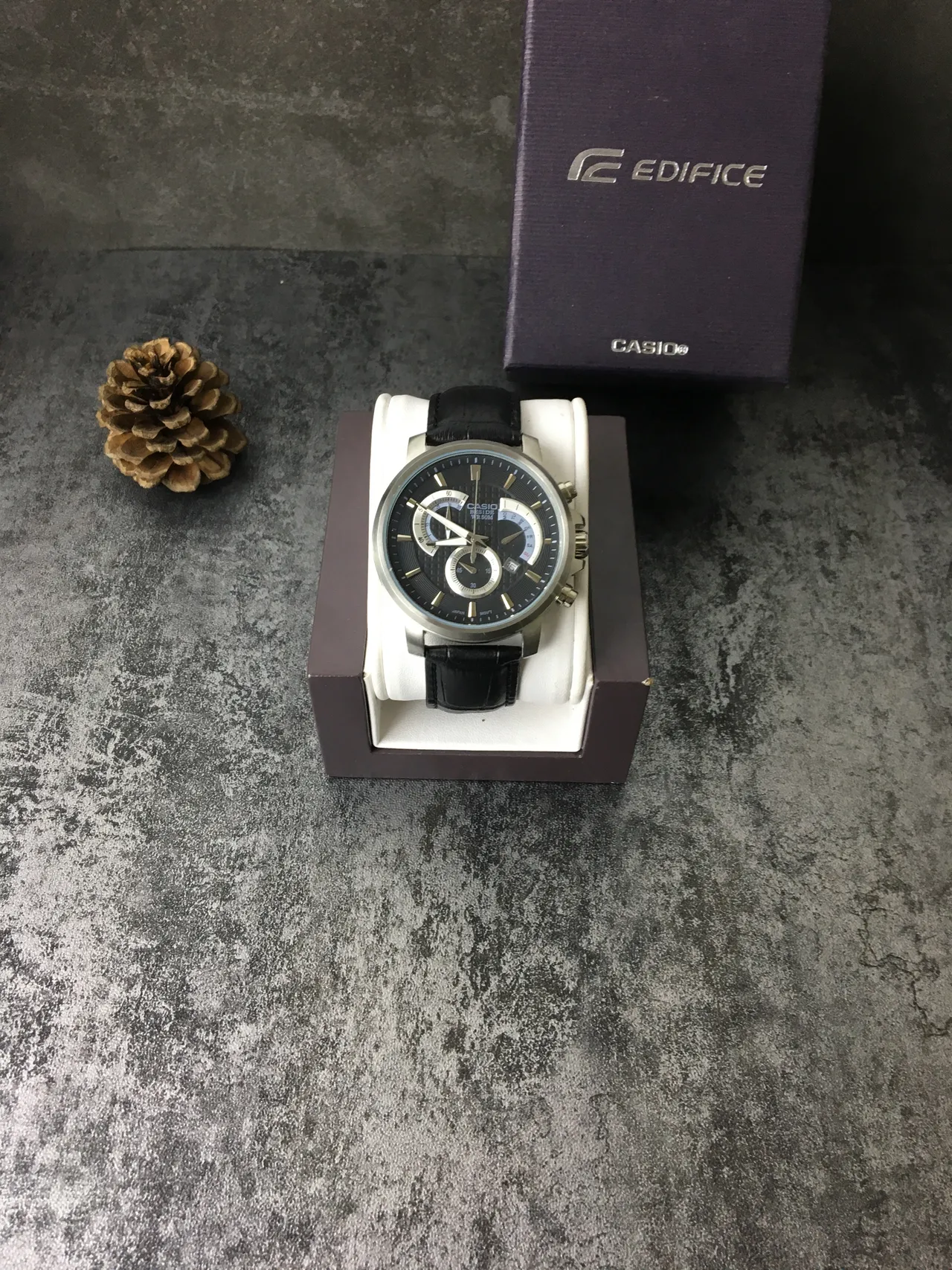Casio Beside Chronograph القرص الأسود لمسات ذهبية اللون كوارتز ساعة 3