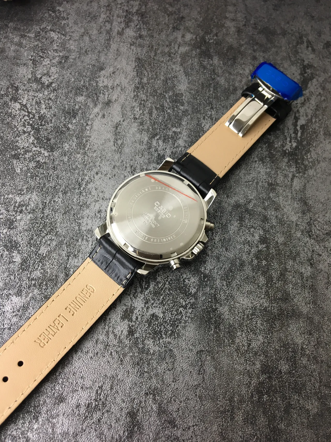 Casio Beside Chronograph القرص الأسود لمسات ذهبية اللون كوارتز ساعة 4