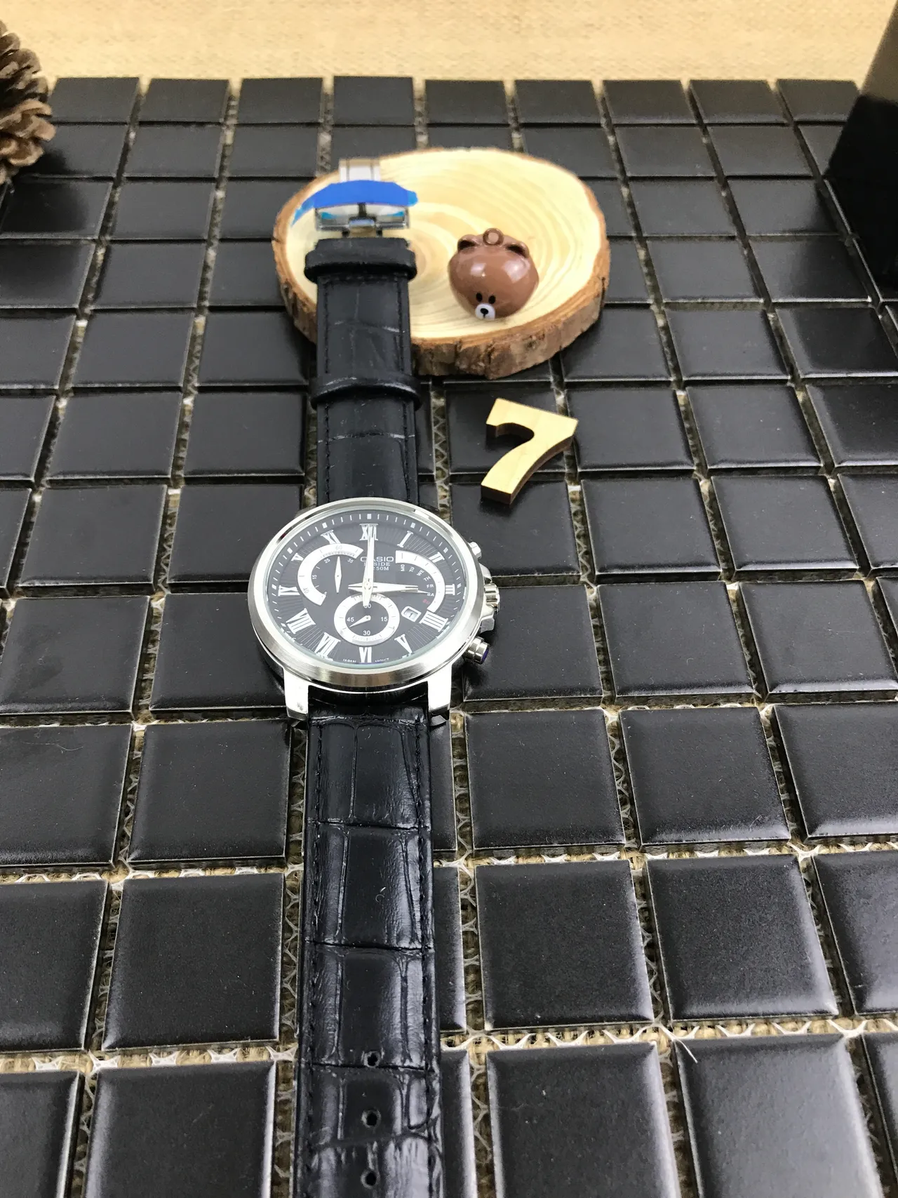 Casio Beside Chronograph القرص الأسود لمسات ذهبية اللون كوارتز ساعة 10