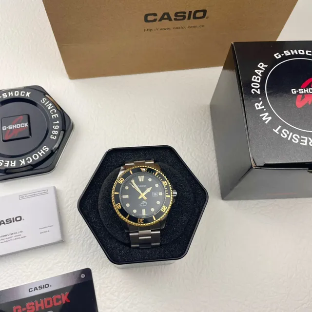 Casio Style Plongée Bicolore Or et Noir Montre Sport 9