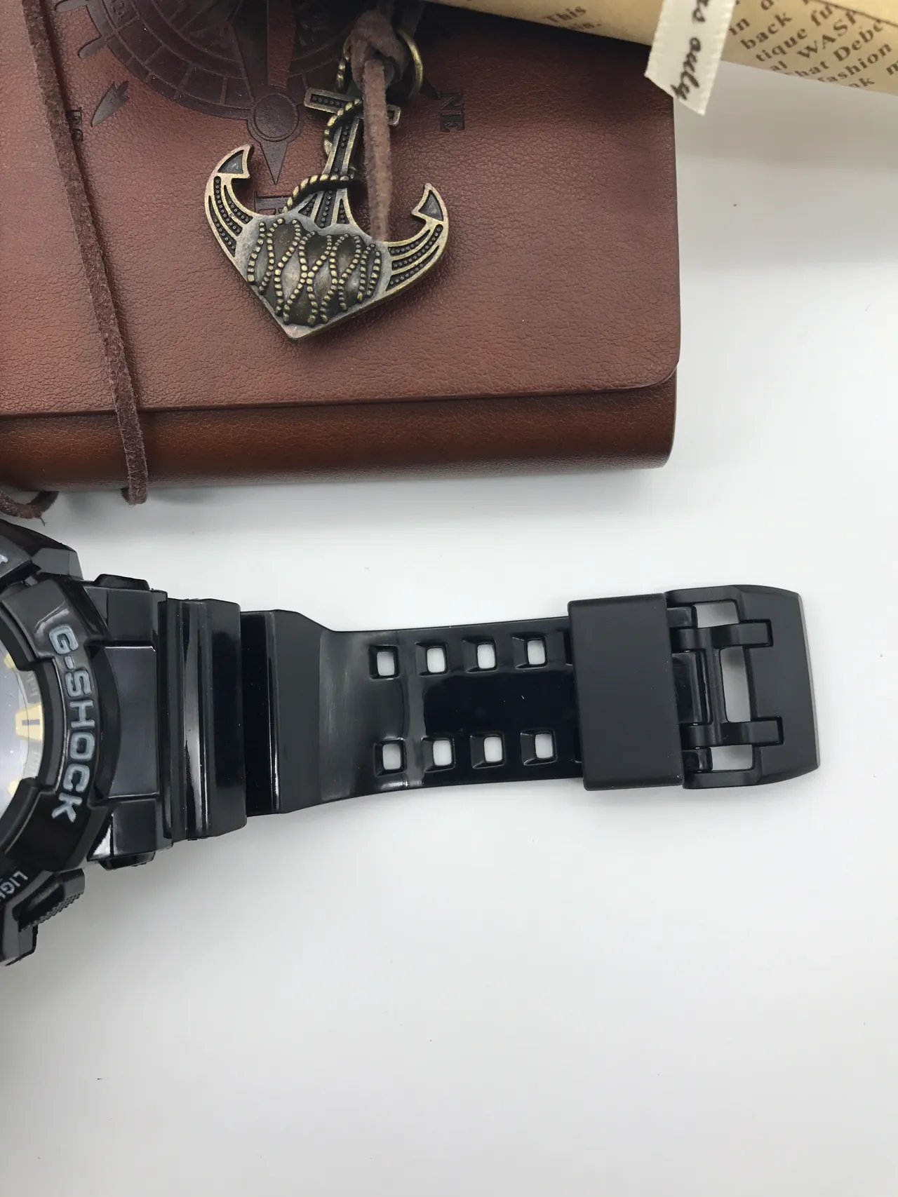 Casio G-Shock GA-100 Montre Sportive Noire et Or 2
