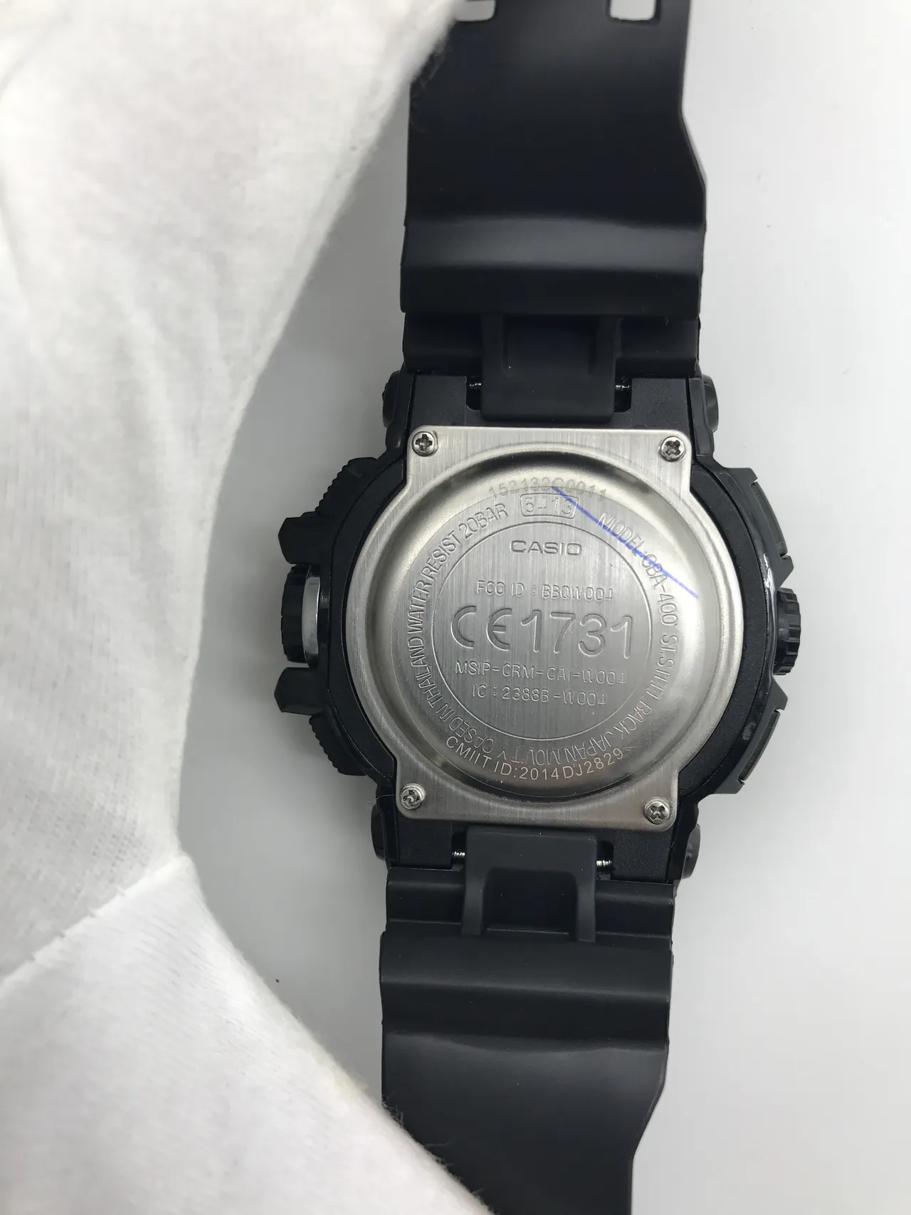 Casio G-Shock GA-100 Montre Sportive Noire et Or 5