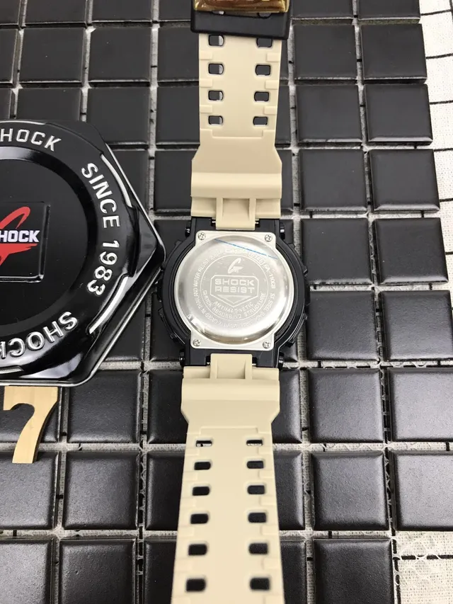 Casio G-Shock GA-110 أسود وذهبي ساعة رياضية 4