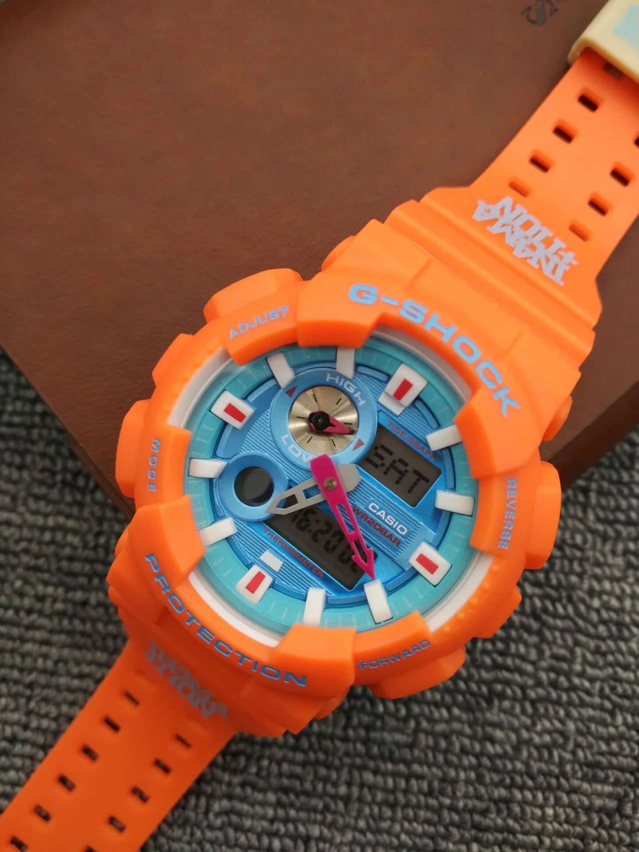 Casio G-Shock GA-110 Orange et Turquoise Montre Sportive 9