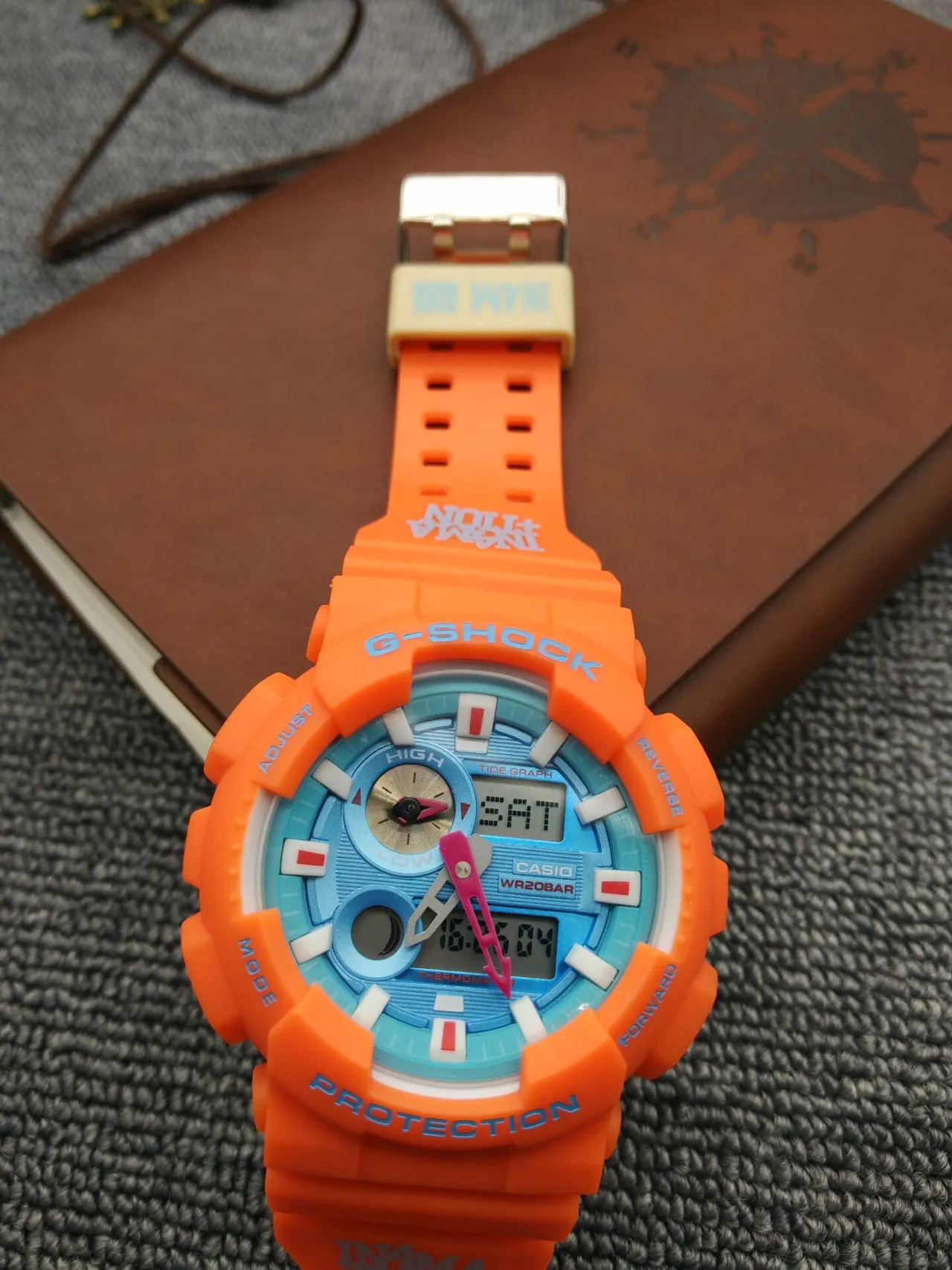 Casio G-Shock GA-110 Orange et Turquoise Montre Sportive 11