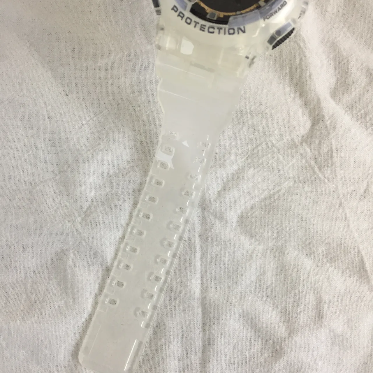 Casio G-Shock GA-110 Montre sport blanche translucide noire dorée 2