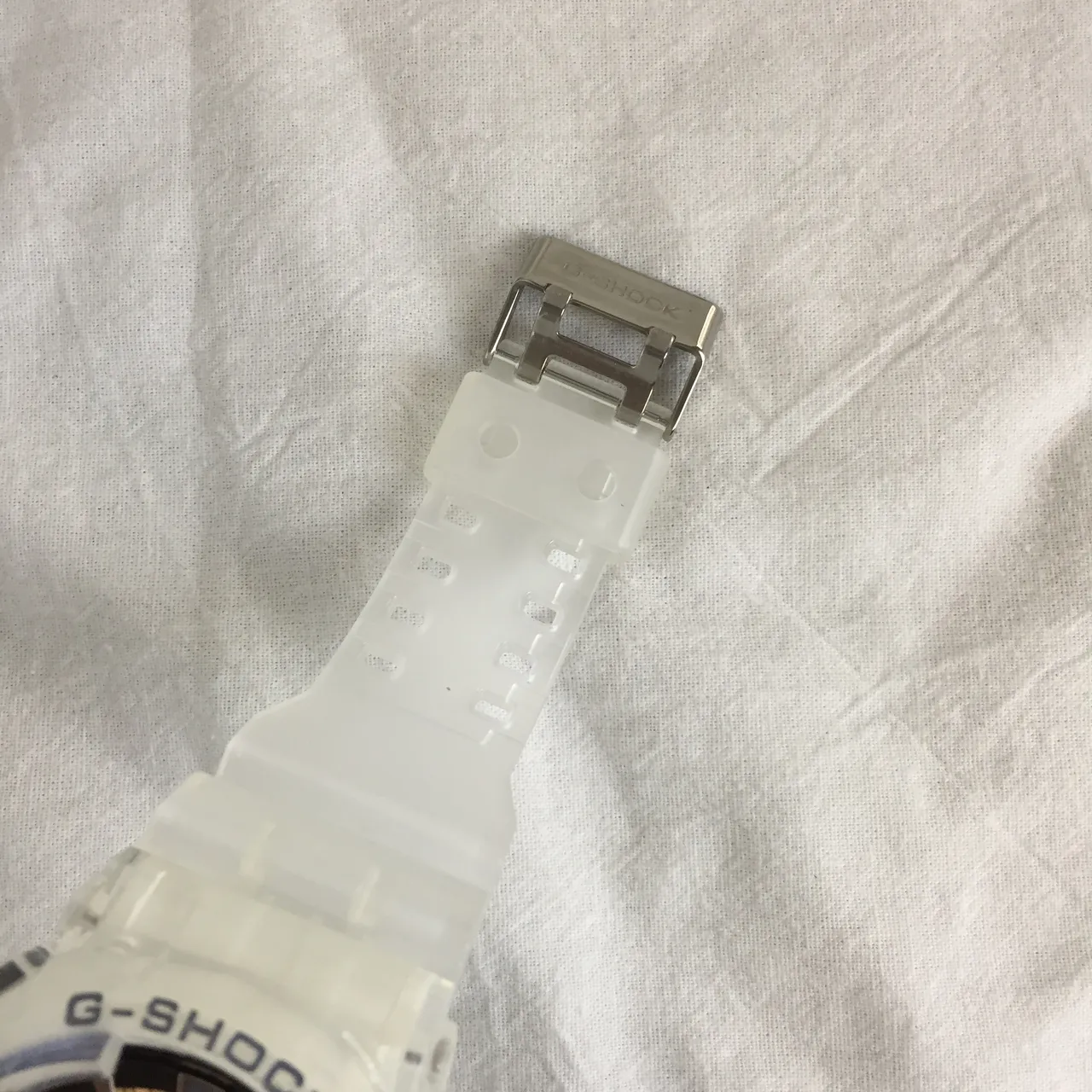 Casio G-Shock GA-110 Montre sport blanche translucide noire dorée 3