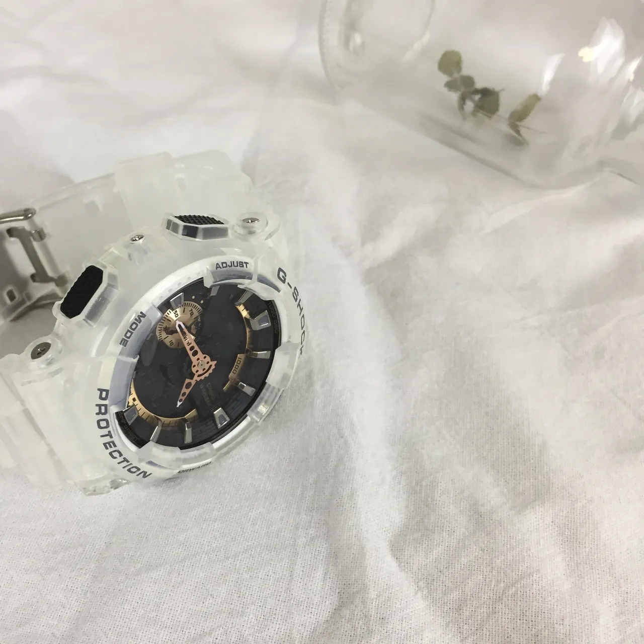 Casio G-Shock GA-110 Montre sport blanche translucide noire dorée 6