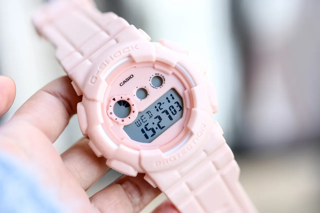 Casio G-SHOCK Pink White Rugged Resin Construction Digital LCD Display Quartz Watch 3