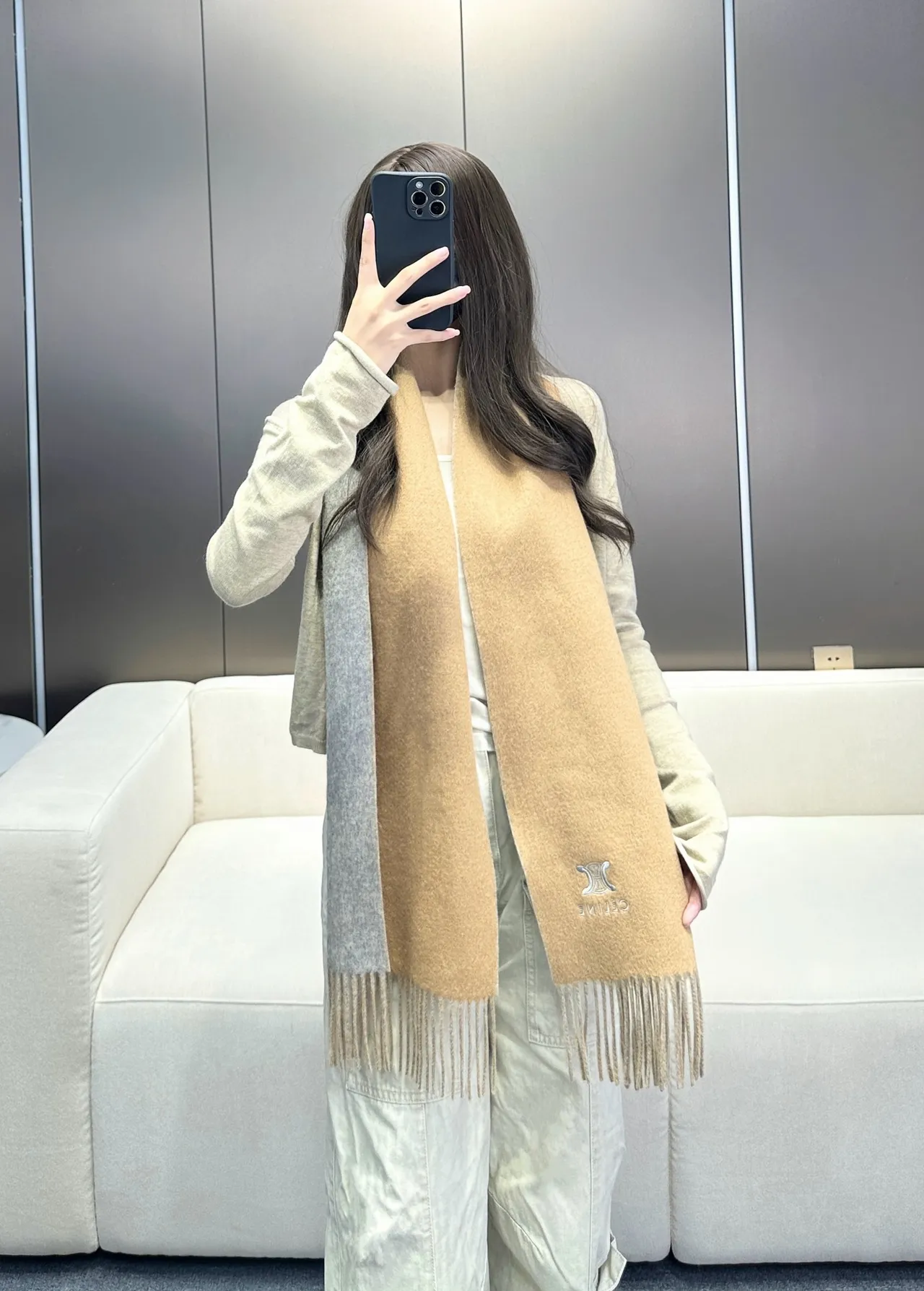 Celine Bordado Triomphe Logo Cachecol Camelo e Cinza Cashmere 2