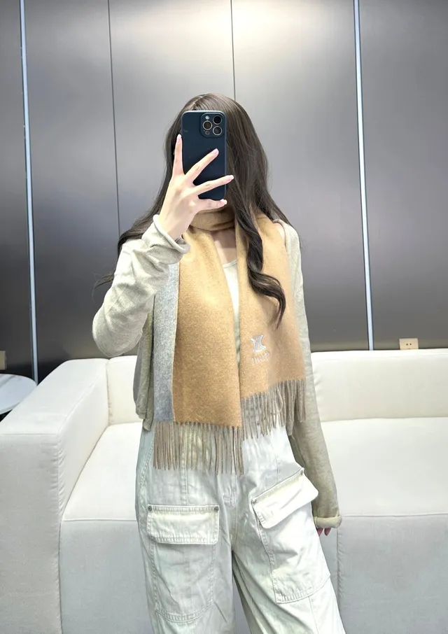 Celine Bordado Triomphe Logo Cachecol Camelo e Cinza Cashmere 4