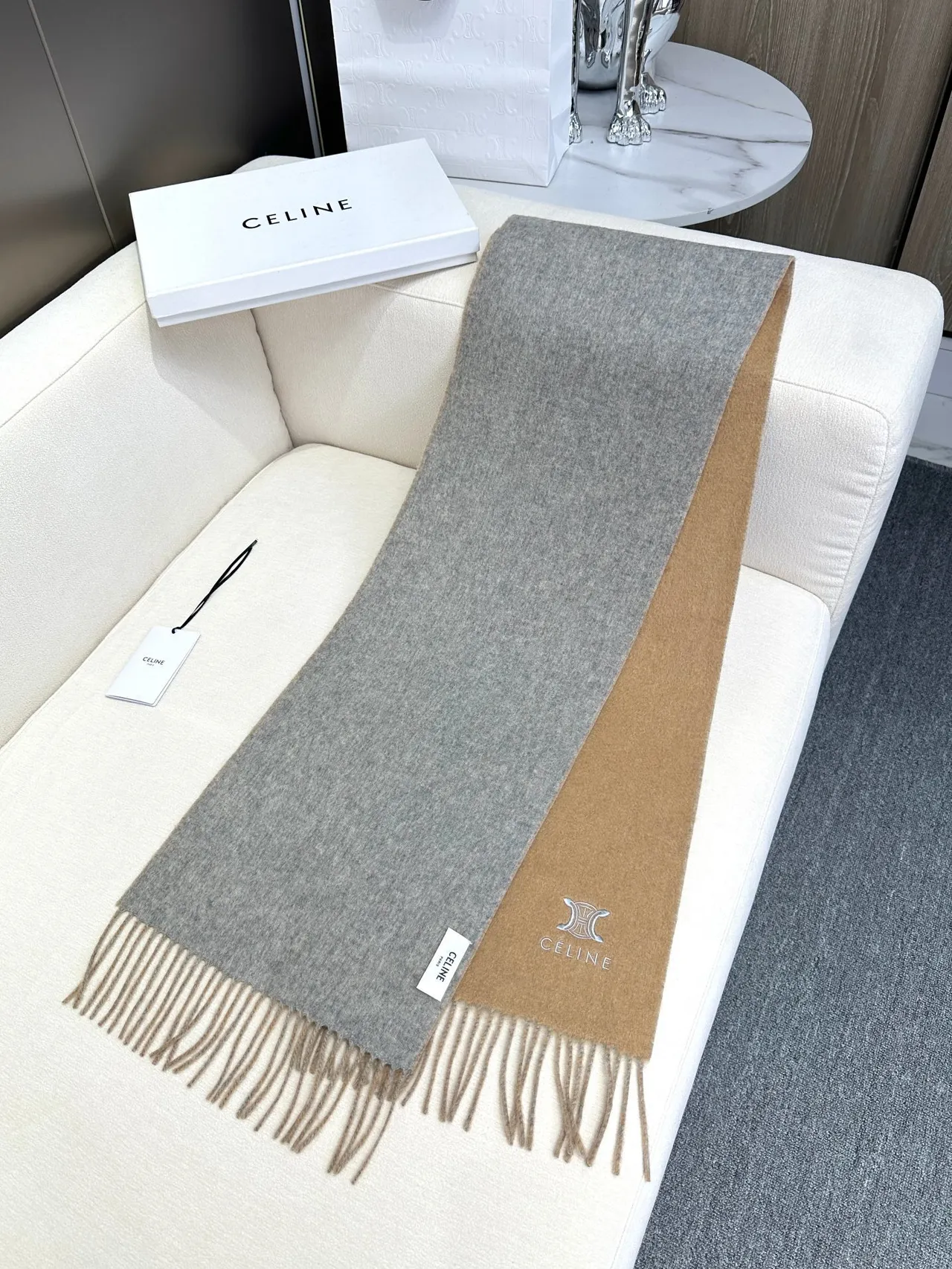 Celine Bordado Triomphe Logo Cachecol Camelo e Cinza Cashmere 9