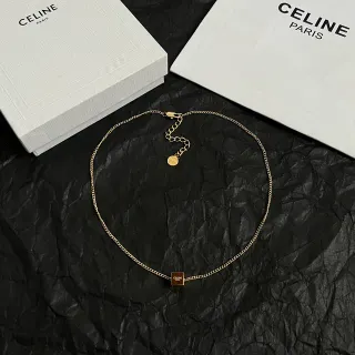 Celine Collier chaîne dorée Curb Chain pendentif carré de marque
