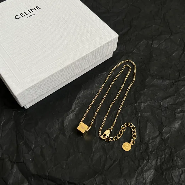Celine Collier chaîne dorée Curb Chain pendentif carré de marque 4