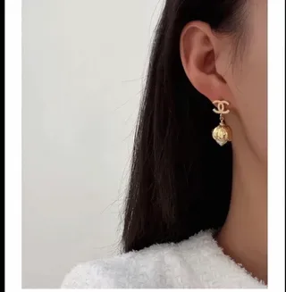 Chanel Bijoux Fantaisie Dorée CC Logo Boucles d'oreilles à perles pendantes 2