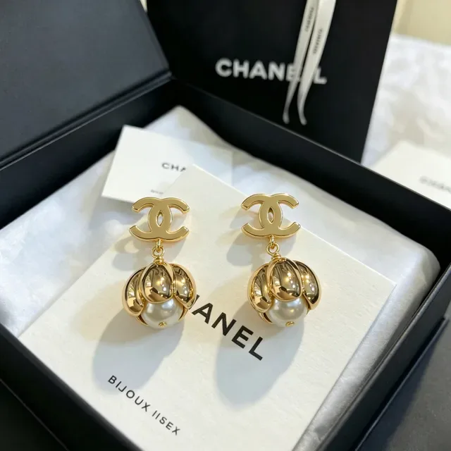 Chanel Bijoux Fantaisie Dorée CC Logo Boucles d'oreilles à perles pendantes 8