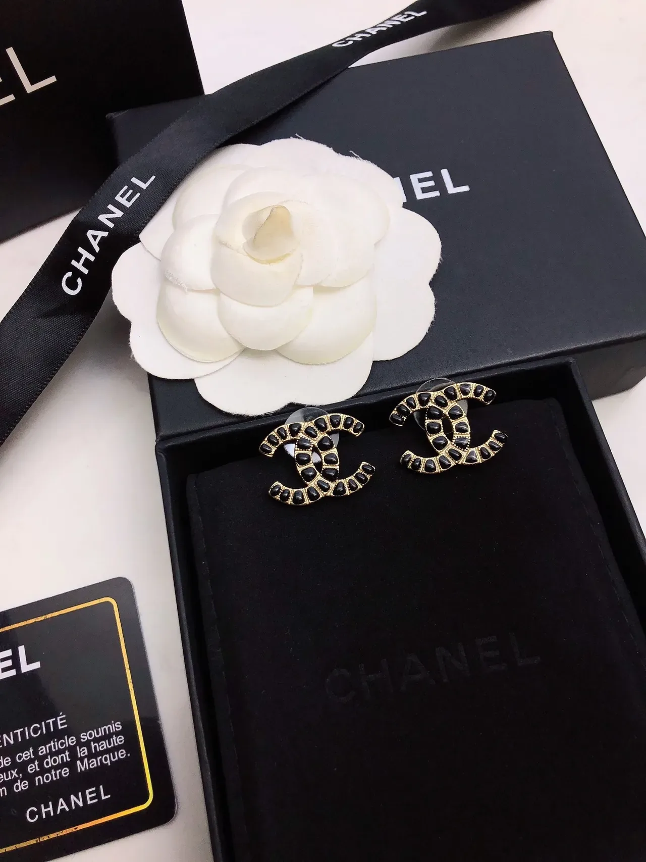 Chanel Boucles d'Oreilles Noir Doré Métal Pierres Pavé 3